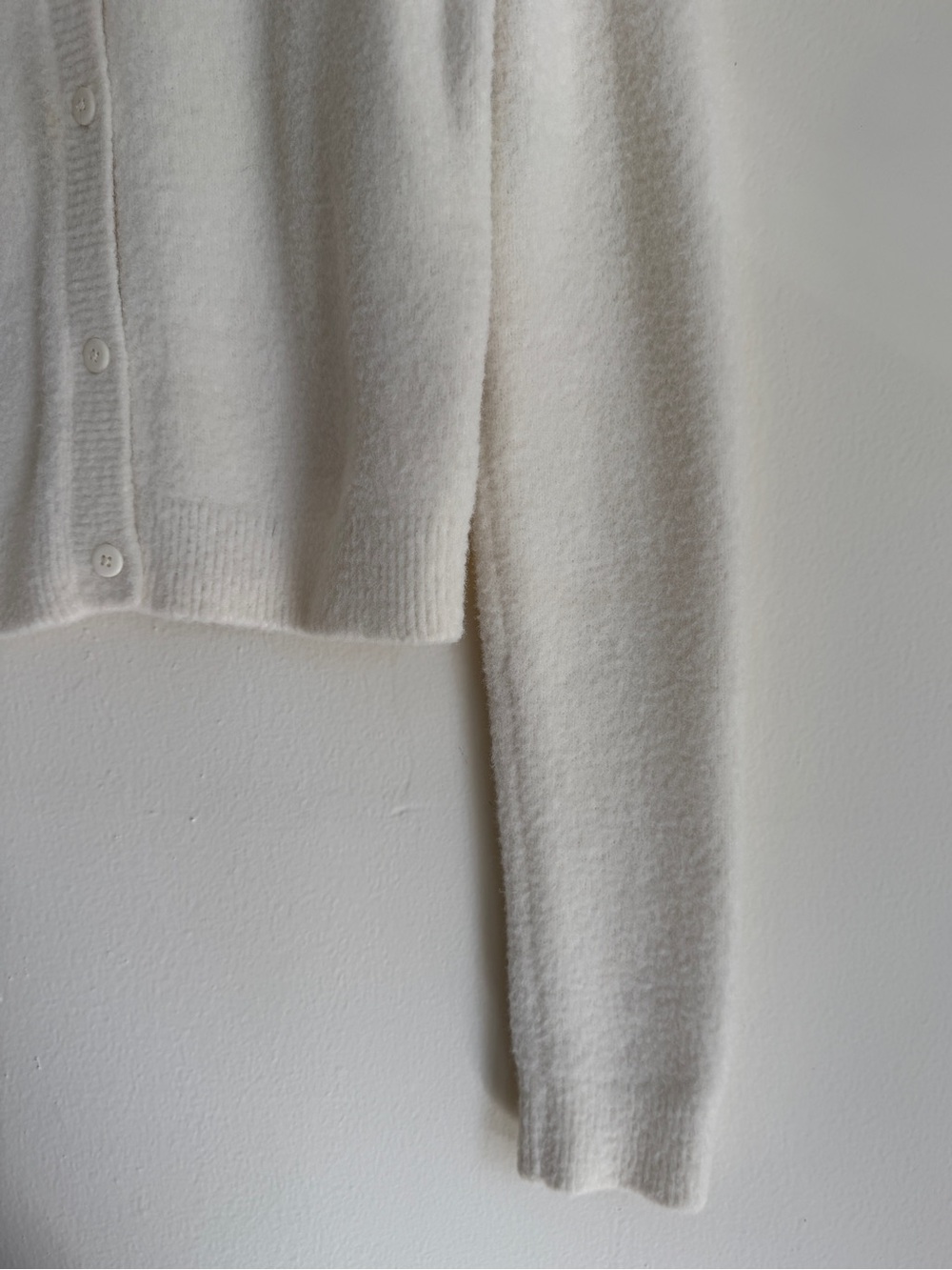 ALO Snuggle Up Sweater Cropped Cardigan in Ivory - XXS - Picture 4 of 9